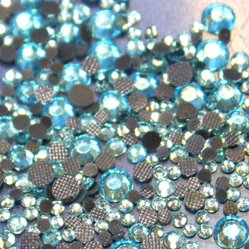 1000 Strass s6 hotfix 2,1mm couleur n°132 turquoise clair